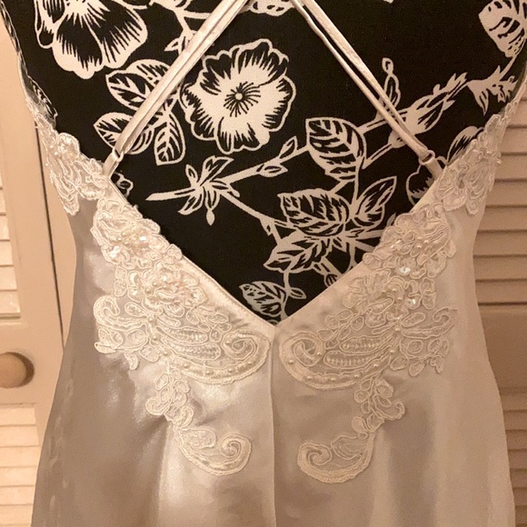 Victoria’s Secret Bridal Pearl Embroidered Night Gown - Picture 5 of 7